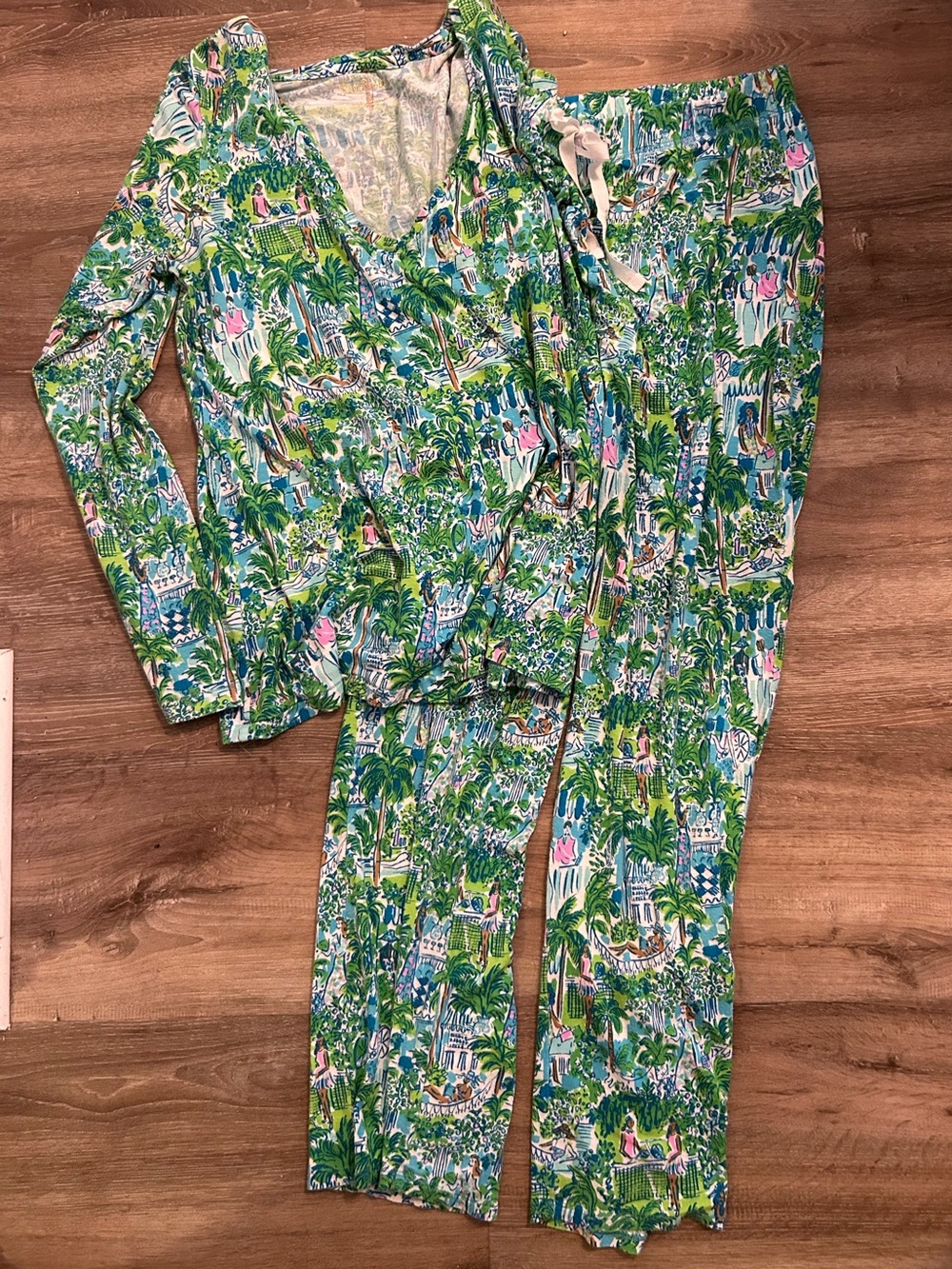 Women’s Lilly Pulitzer Pajama set, Size Small - Picture 16 of 16